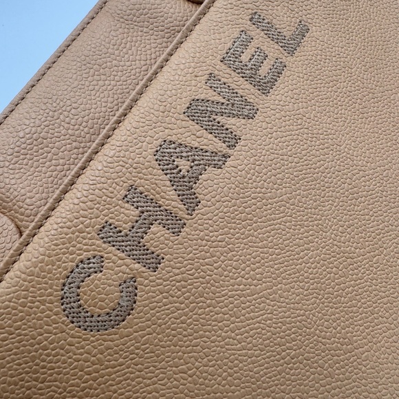 CHANEL Caviar LAX Tote - Picture 11 of 15